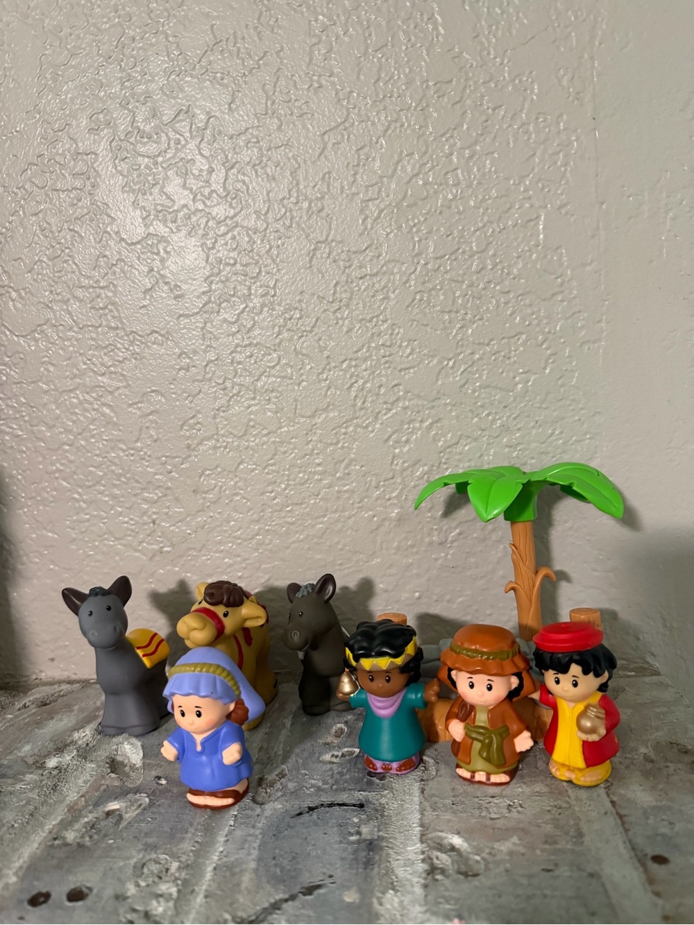 Lot of 7 2019 Fisher Price Little People Nativity Set and palm tree - Picture 3 of 15